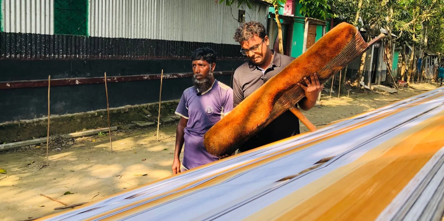 প্রতিটা সুতায় যেন হাতের ছোয়া—ভালোবাসার গল্প গাঁথা